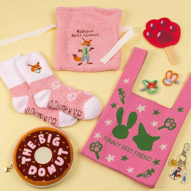 サガラポーチ もこもこ靴下イン巾着 ニットバッグ 前髪クリップ2Ｐセット ミラー 3連アクリルキーホルダー