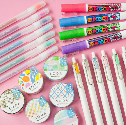 【連載】「文房具の宝箱」#21 2025年！新年をラメ・メタリック文具で明るく始めよう！