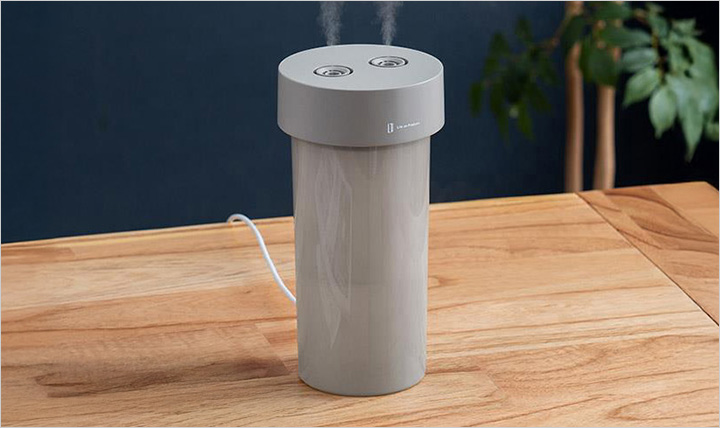 ミストを送風して広範囲を加湿するファン内蔵卓上加湿器