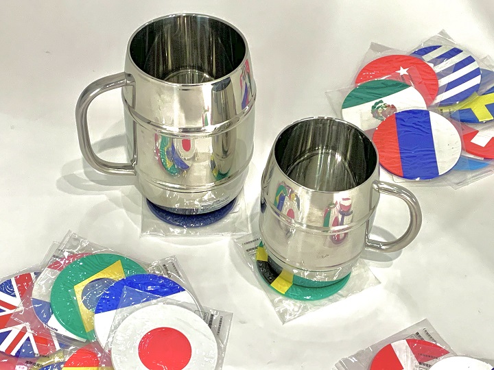 Ｗステンレス樽型ビアジョッキ６００ ワールドフラッグコースター（各色）
