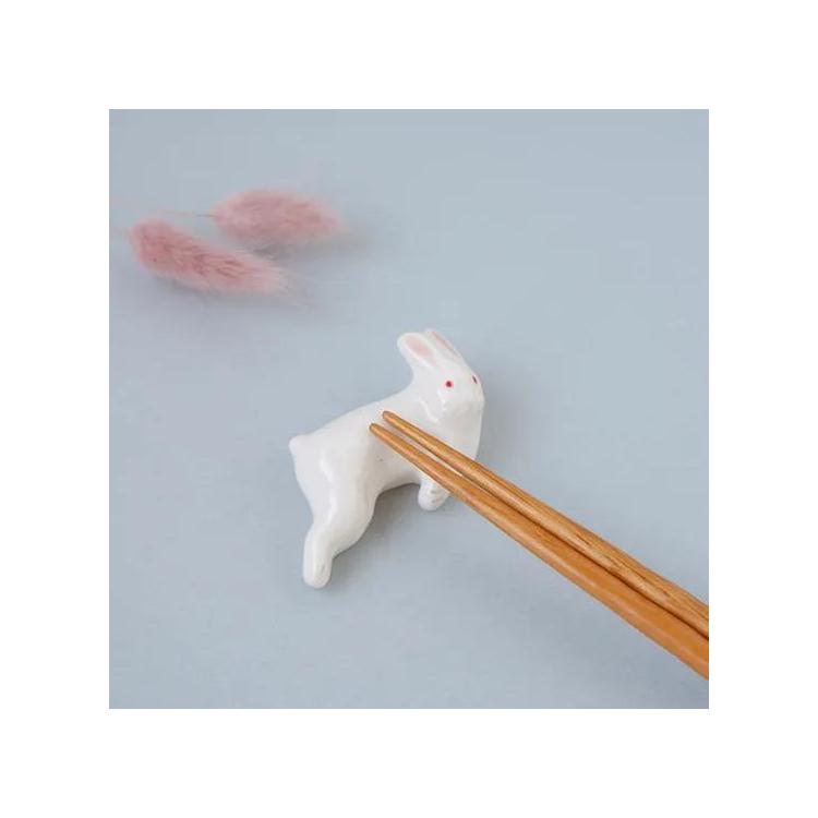 ねそべりウサギ 目・赤 箸置き