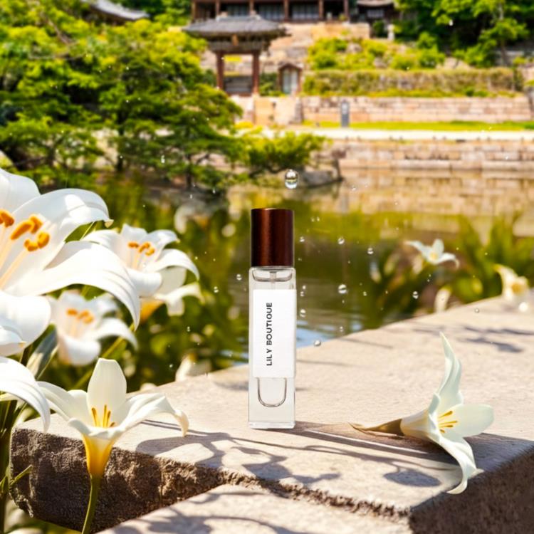 ヴィーガンパフューム リリーブティック 12ml: コスメ＆ビューティー