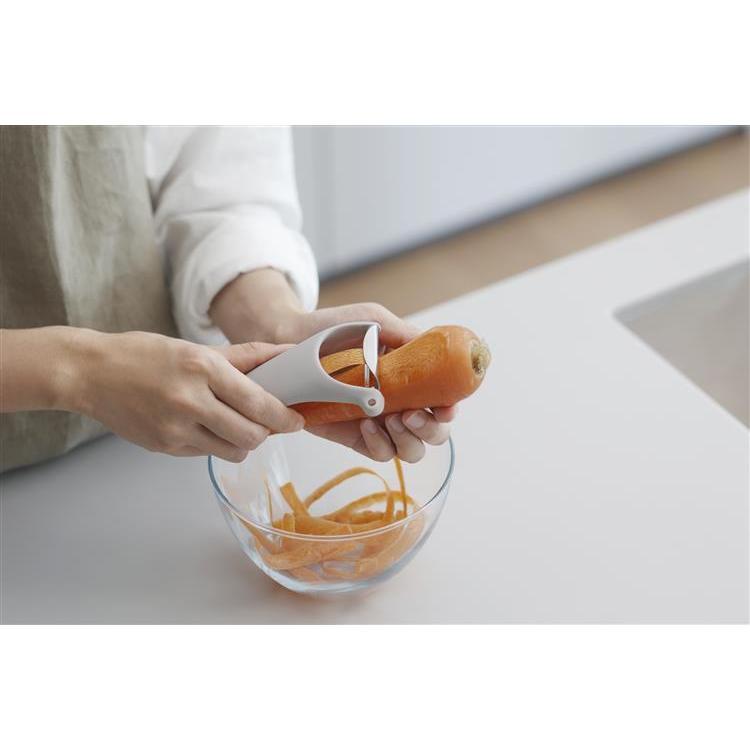 滑らかにむけるピーラー グレー マーナ グレー