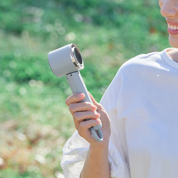 ペルチェ冷却機能ハンディファンカラビナ付 スモーキーブルー