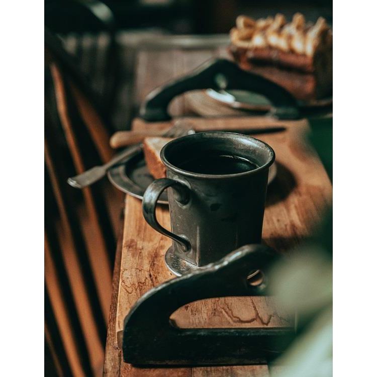 オクタゴナルマグ 330ml ブラス エイシェントポタリー マグ:ホワイト