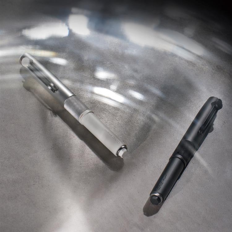 ユニボール ゼント シグニチャーモデル 3色ボールペン 0.38mm 水性 シルバー シルバー