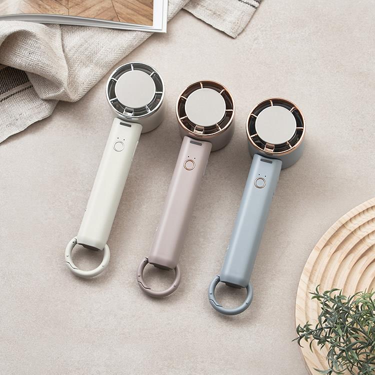 ペルチェ冷却機能ハンディファンカラビナ付 スモーキーブルー スモーキーブルー