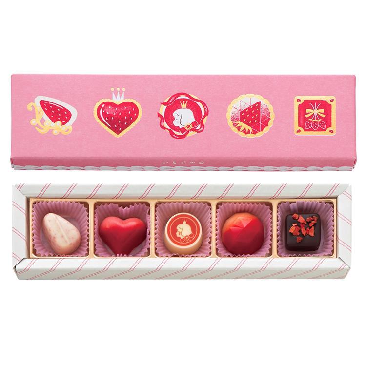 fukunaga294 あまおういちごを約1パック使用した 1日30食限定のいちごやま😘🍓 FUKUNAGAを代表するやまパフェで このいちごやまだけが毎回整理券対応🪧  パフェの中にはミルクアイスやいちごソルベ さっぱりしたいちごとライムのジュレなど たくさんの美味しさが詰まってる 