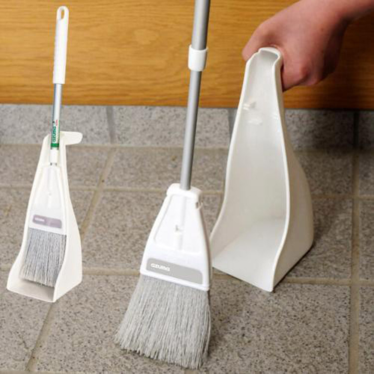 自立するチリトリ付ミニほうき ホワイト ユースフル ホーム キッチン ロフト公式通販サイト Loft