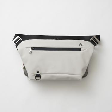 MCM ネイビー ショルダーバッグ フラップ型 メタルZIP仕様 サフィアーノフェイクレザー 縦型 ミニショルダー