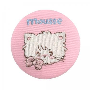 刺繍缶バッジ　ムースちゃん　ｍｉｋｋｏ　ｉｌｌｕｓｔｒａｔｉｏｎｓ