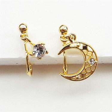 ループフィット LPF017 ゴールド ムーン イヤリング スリーカラット