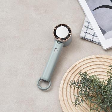 ペルチェ冷却機能ハンディファンカラビナ付 スモーキーブルー